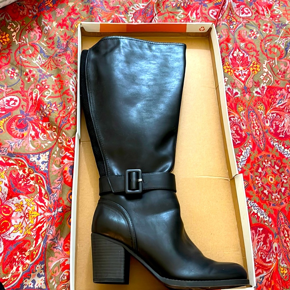 Boots for wide calf . Size 9W .